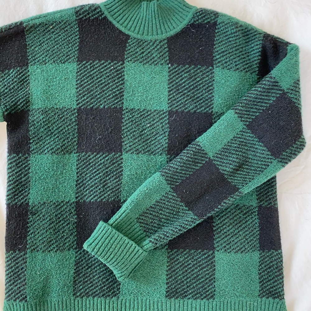 Turtleneck Green and Black Sweater
